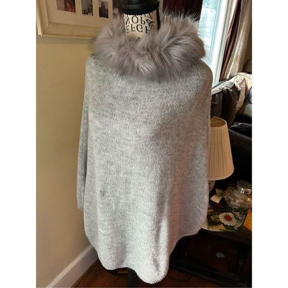 Ann Taylor Light Gray Poncho Sweater Faux Fur Collar NWT - Picture 1 of 10
